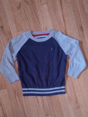 Tommy Hilfiger Navy Body with Light Gray Raglan Sleeves Sweater